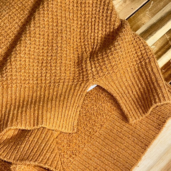 William Rast Textured V-Neck Sweater - Picture 3 of 6